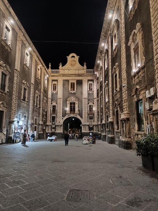 Апартаменти La Porta Di Mezzo Катанія Екстер'єр фото